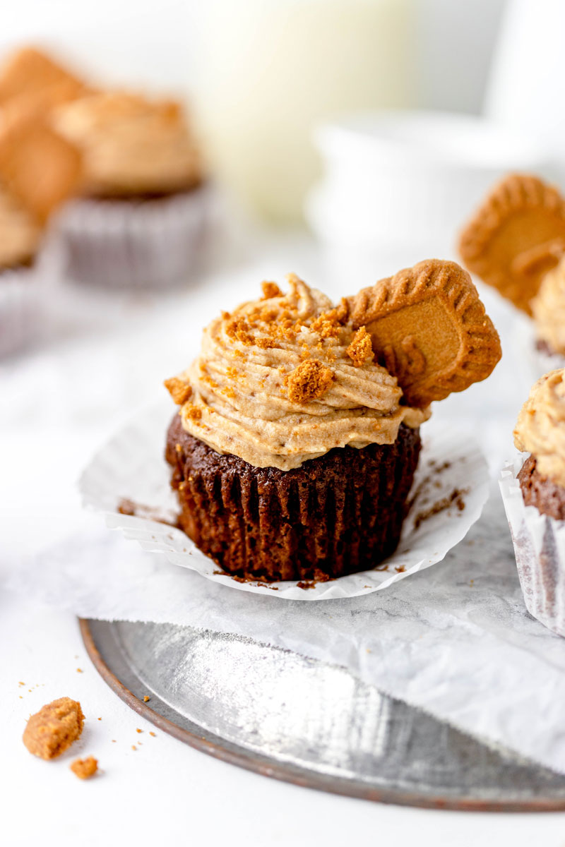 vegan chocolate cupcakes with biscoff frosting