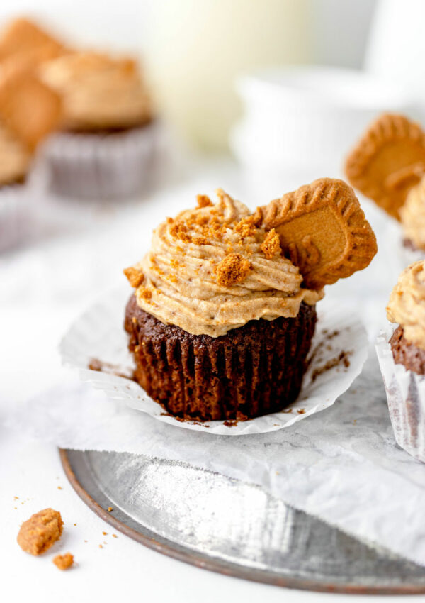 Chocolate Cupcakes With Biscoff Frosting – Vegan and decadent