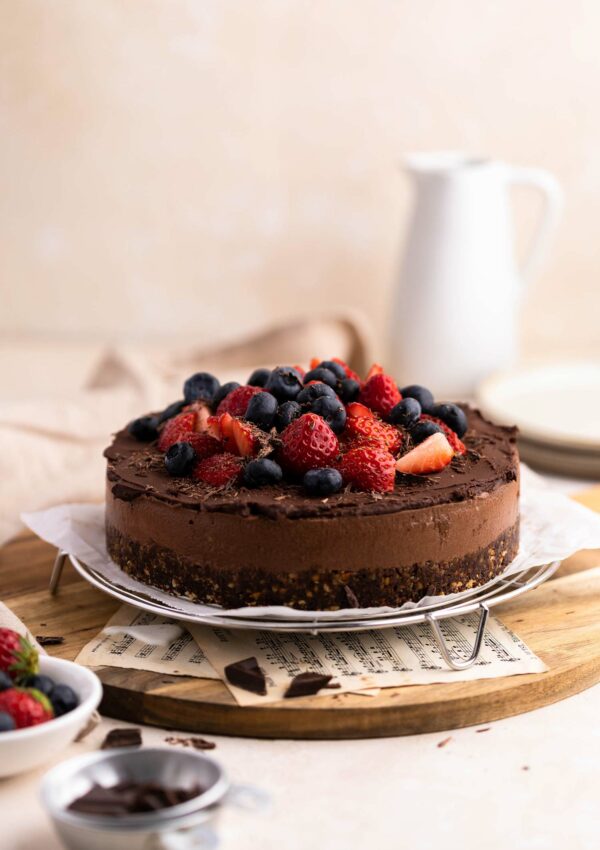 no-bake vegan chocolate mousse cake