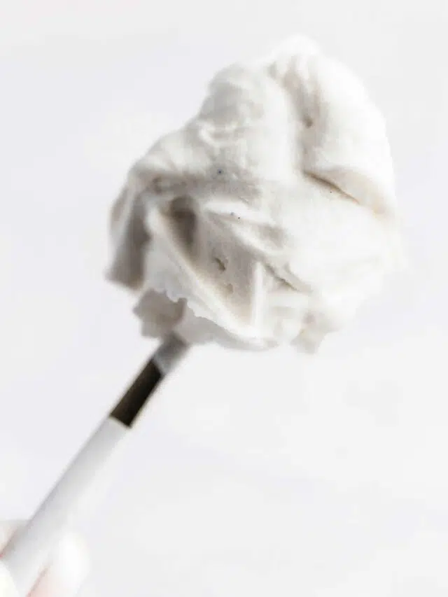 Vegan Vanilla Buttercream Frosting – So Easy!