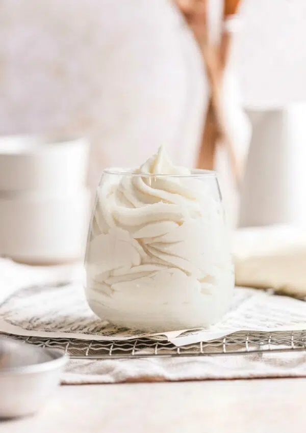 Cream Cheese Buttercream Frosting – Vegan!