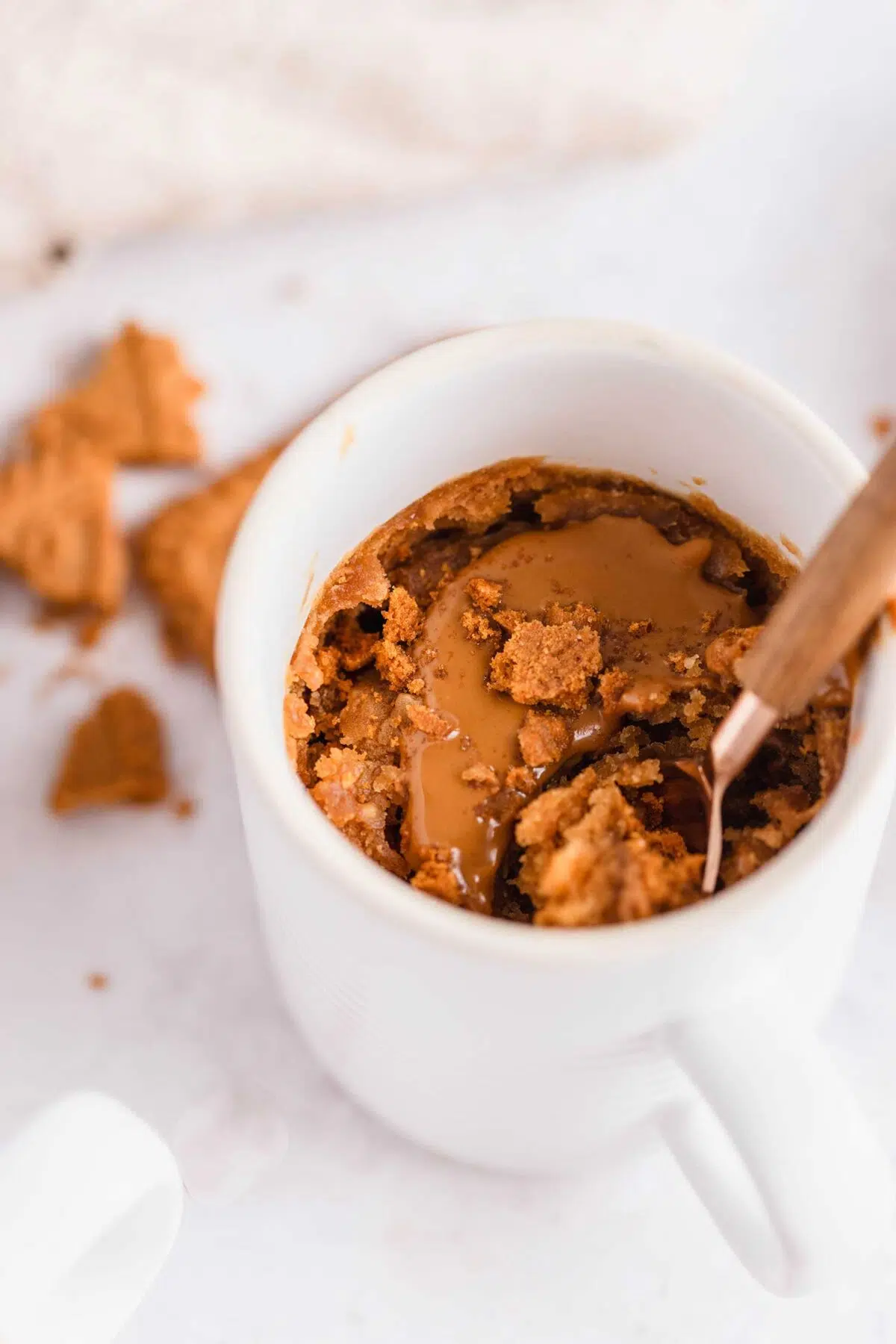 vegan biscoff cake in a mug