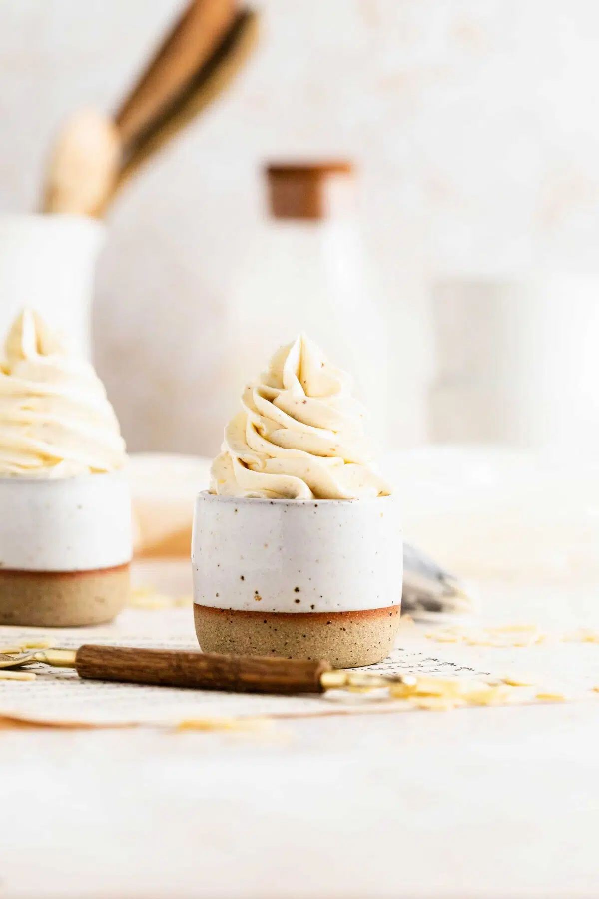 vegan almond buttercream frosting