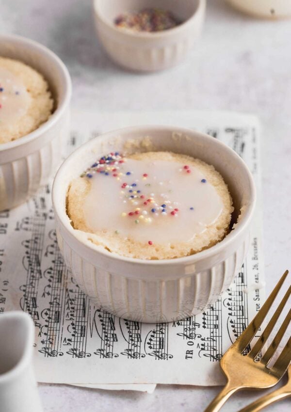 Easy & Quick! Vegan Vanilla Mug Cake (no butter)