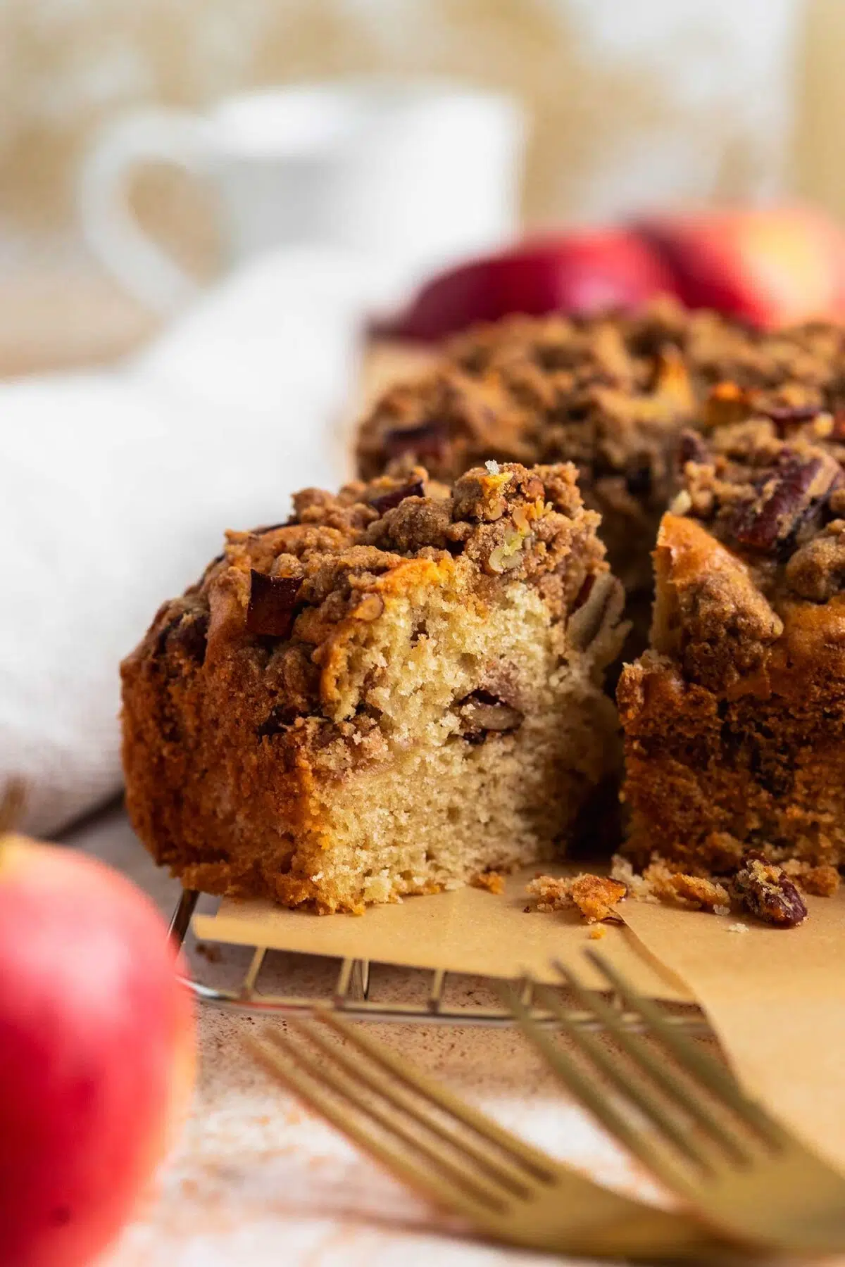 Apple crumble coffee cake