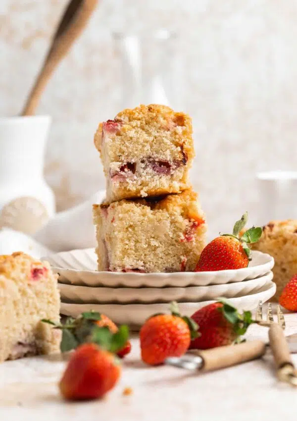 strawberry crumble coffee cake