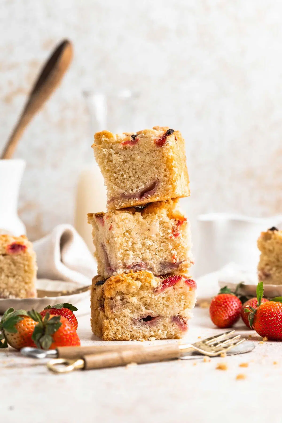 vegan strawberry crumb coffee cake