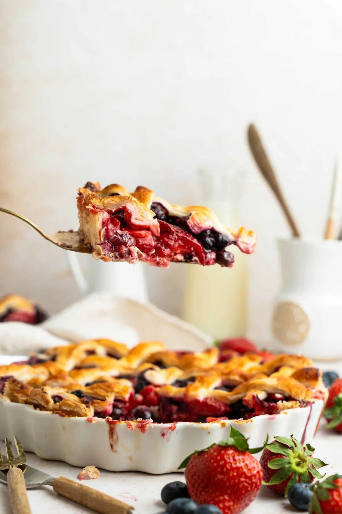 easy strawberry blueberry pie