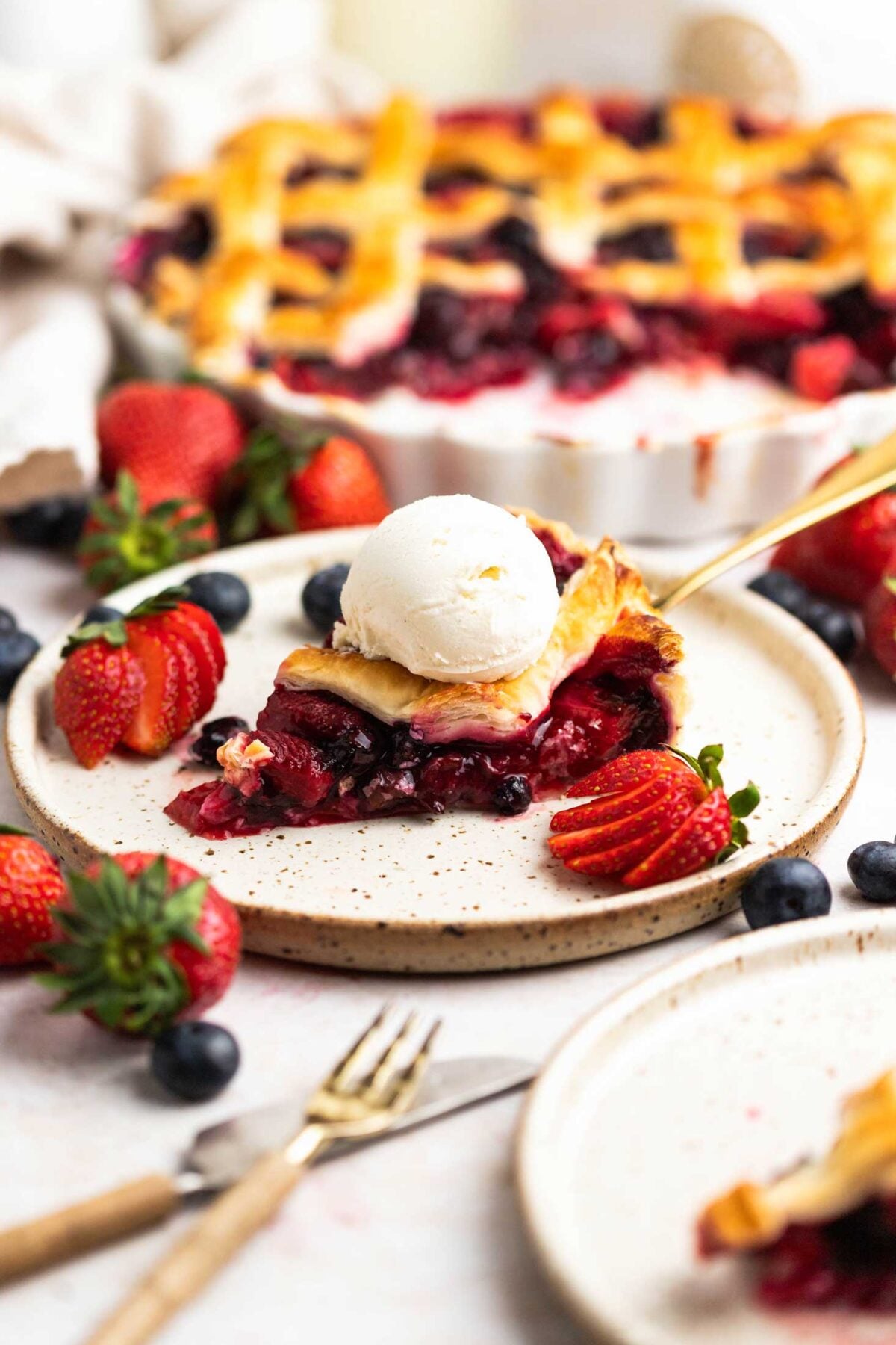 Easy Strawberry Blueberry Pie - Vegan!