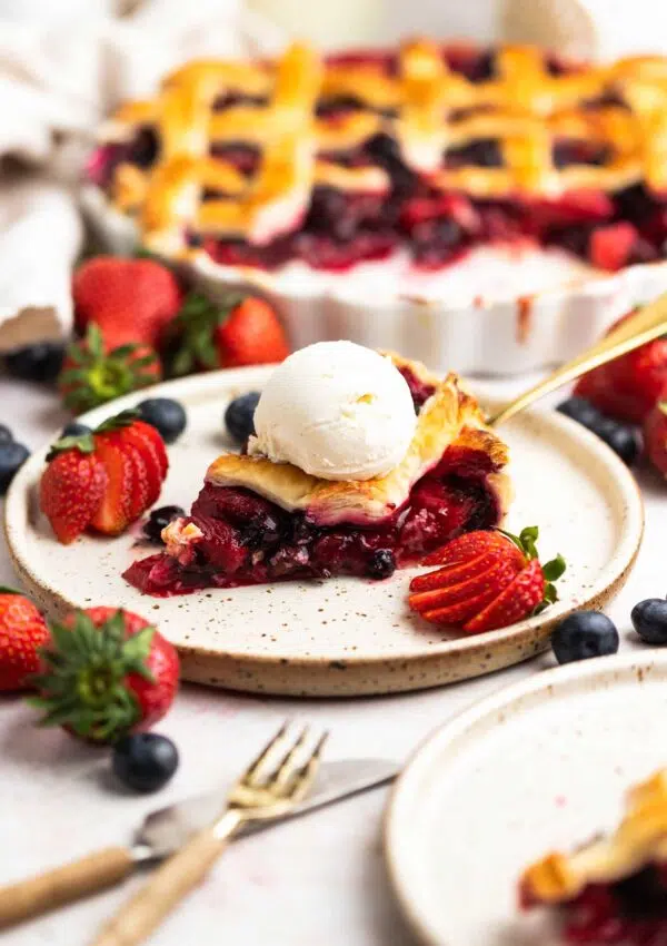 Easy Strawberry Blueberry Pie – Vegan!