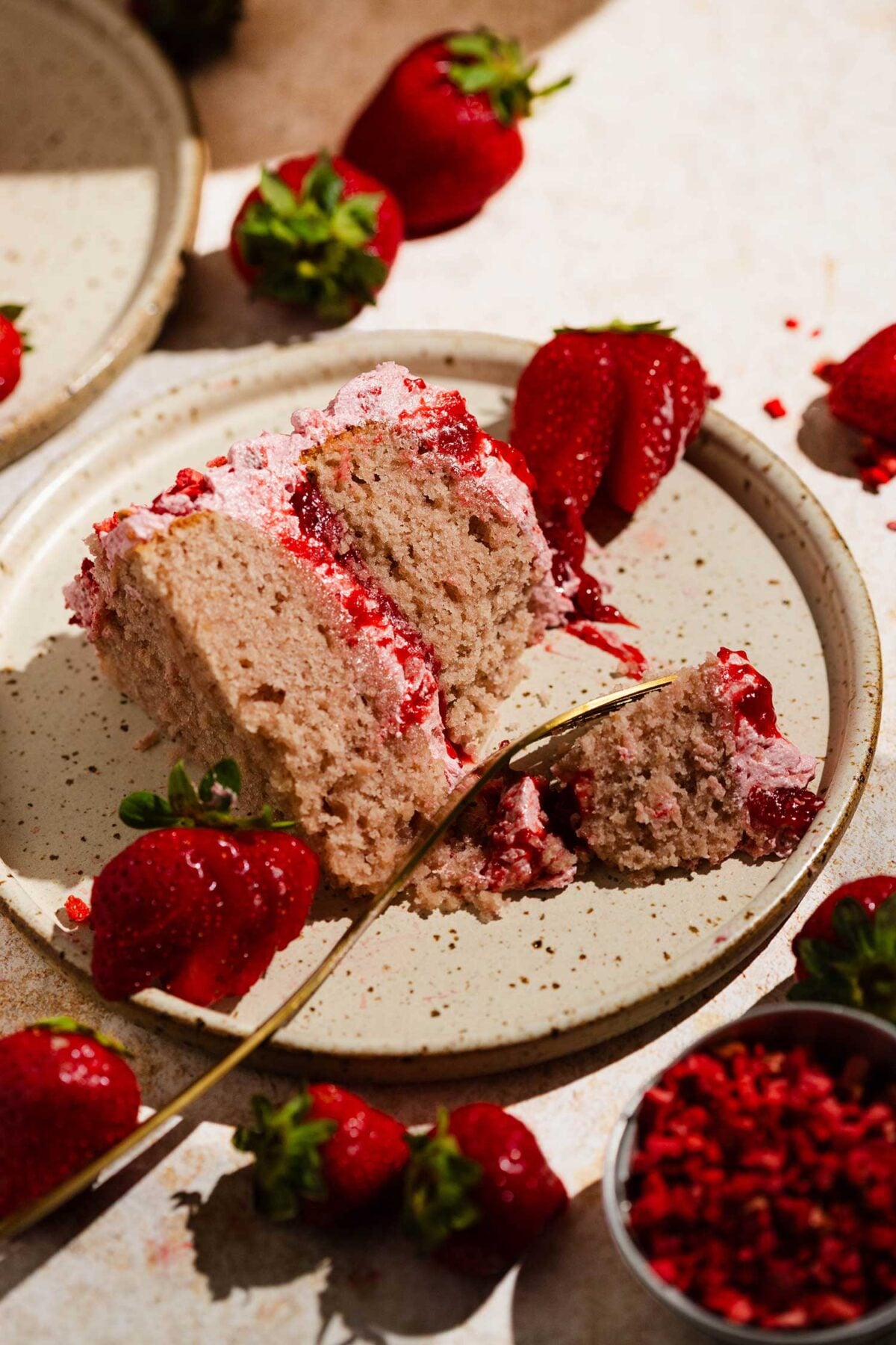 strawberry cake vegan