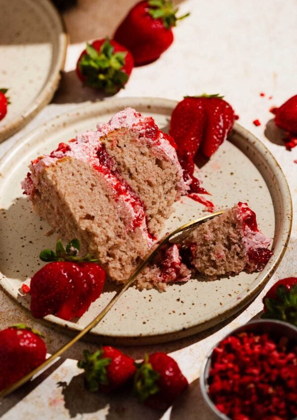 strawberry cake vegan