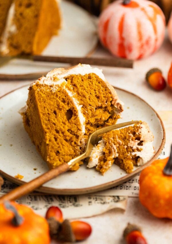 Vegan Pumpkin Cake – Easy & Moist!